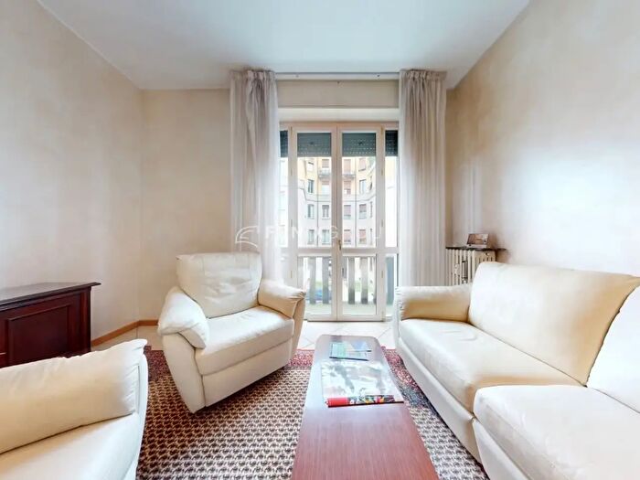 Appartamento quadrilocale in vendita in Via Spoleto, Milano