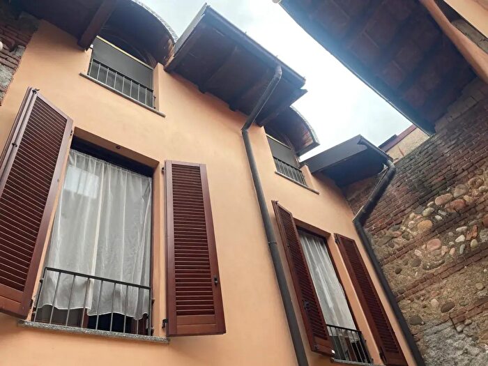 Appartamento trilocale in vendita in Vicolo Ticino, Legnano