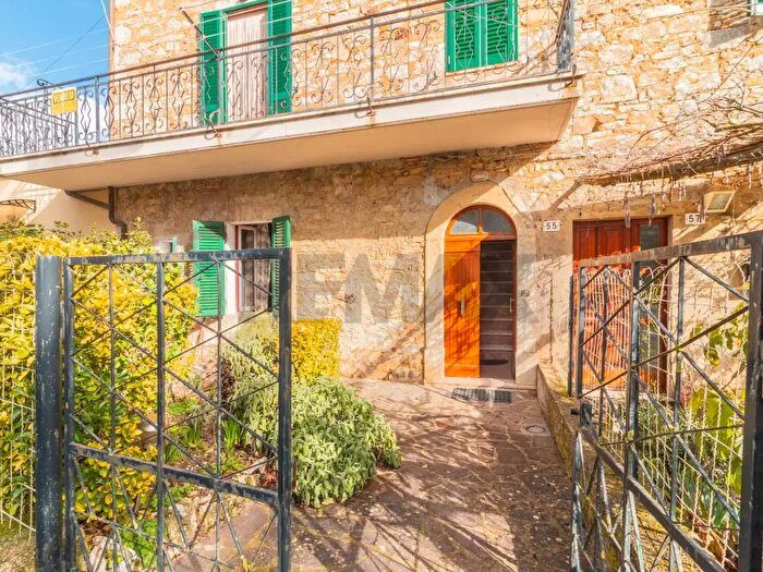 Appartamento con 6 locali in vendita in Via Mario Luzi, Semproniano