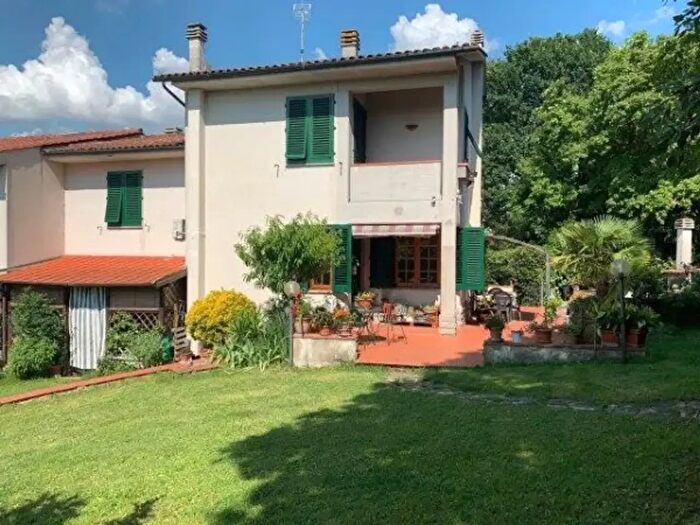 Casa con 6 locali in vendita in Lastra A Signa