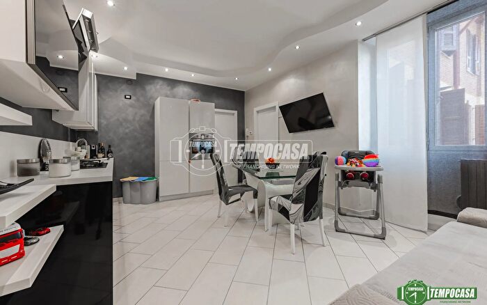 Appartamento trilocale in vendita in Via Giuseppe Garibaldi, Nova Milanese