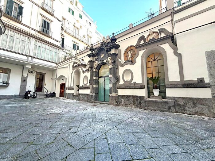 Appartamento quadrilocale in vendita in Riviera di Chiaia, Napoli