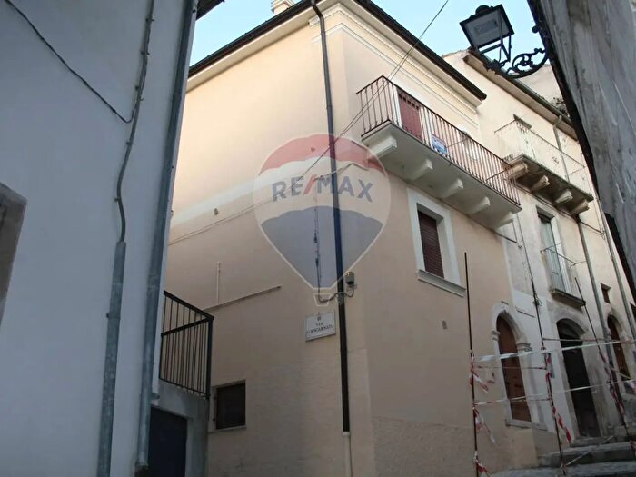 Casa trilocale in vendita in Via Duca degli Abruzzi, Caramanico Terme