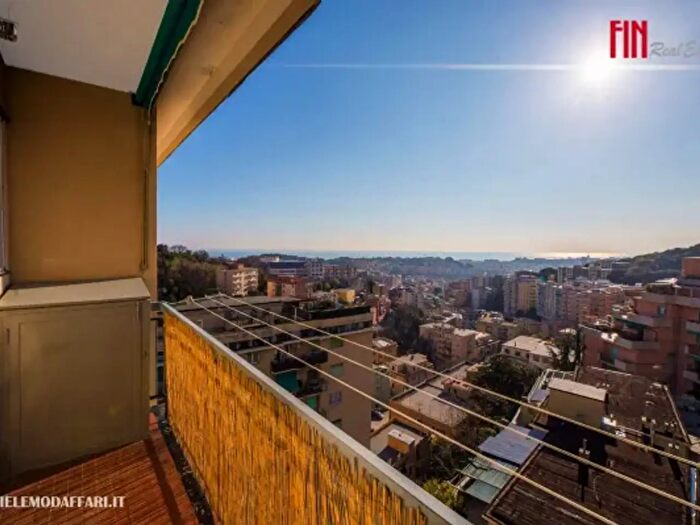 Appartamento quadrilocale in vendita in Via Santolini, Genova