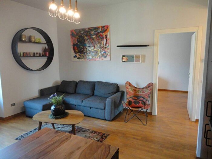 Appartamento trilocale in affitto in Viale Gian Galeazzo, Ticinese, Milano