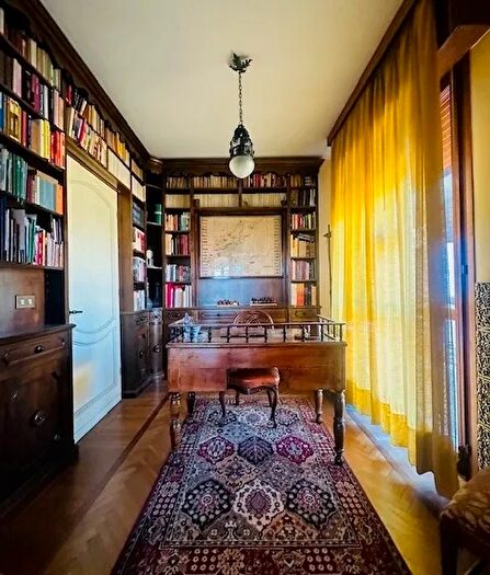 Appartamento con 6 locali in vendita in Modena Emilia Romagna Zona Viali Italia, Modena