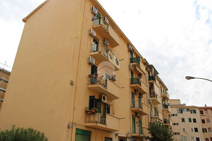 Appartamento trilocale in vendita in Via Emanuele dAstorga, Palermo