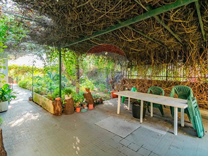 Appartamento con 6 locali in vendita in Via Federico De Roberto, Aci Castello