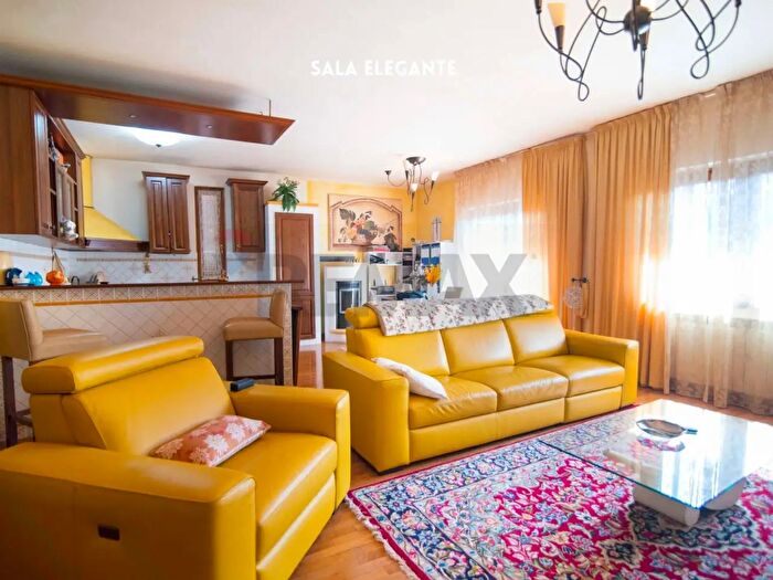 Casa con 11 locali in vendita in Via della Mengona, Roccastrada