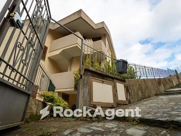 Appartamento trilocale in vendita in Via Corace, Gimigliano