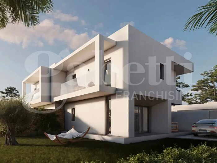 Casa quadrilocale in vendita in Via Andrea Gusmai, Trani