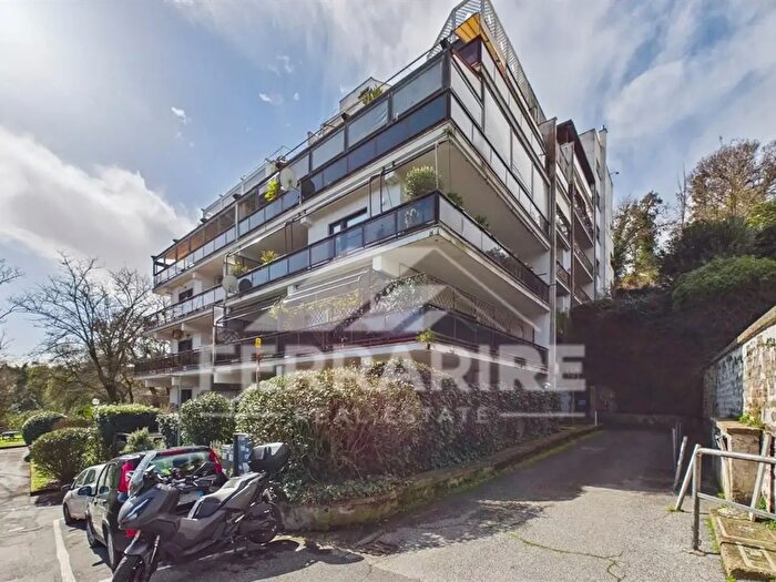 Appartamento trilocale in vendita in Via Tomba di Nerone, Roma