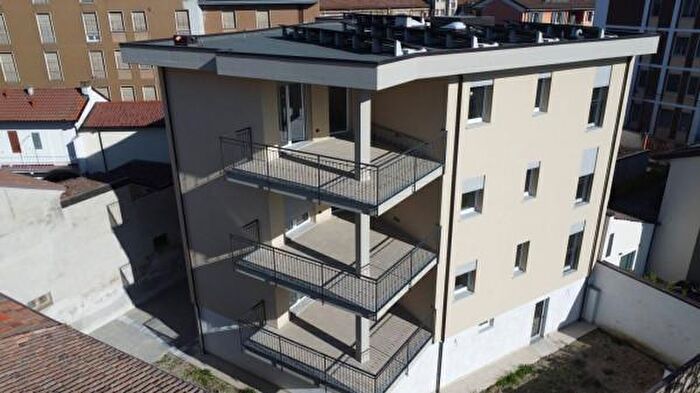 Appartamento quadrilocale in vendita in Via Lorenzo Angelini, Voghera