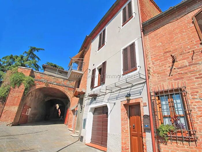 Casa con 8 locali in vendita in Via Passeggio Garibaldi, Torrita Di Siena