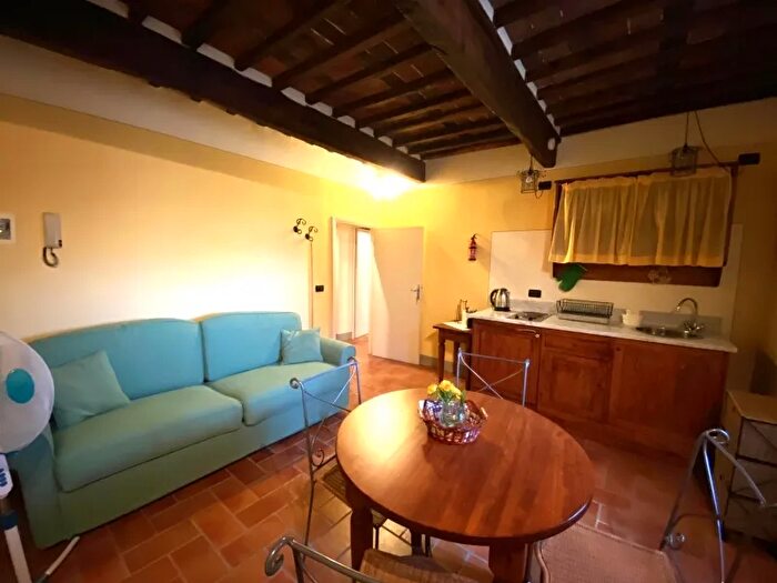 Casa con 6 locali in vendita in Pescia