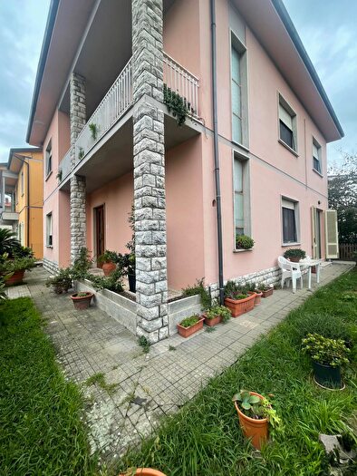 Casa con 6 locali in vendita in Fucecchio