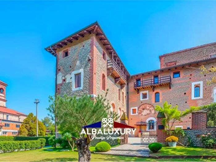 Casa con 6 locali in vendita in Via XXV Aprile, Castelletto Cervo