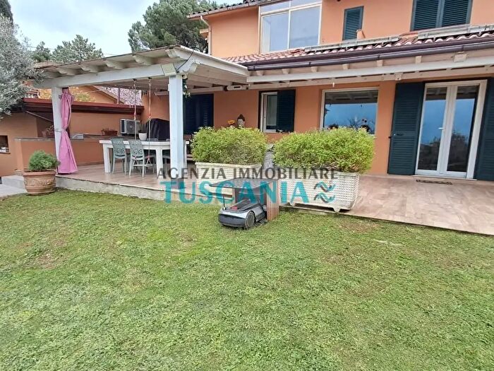 Casa quadrilocale in vendita in Montescudaio