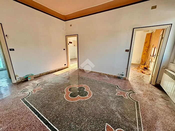 Appartamento trilocale in vendita in Via Sardorella, Genova