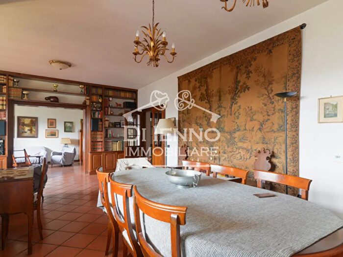 Casa con 10 locali in vendita in Via Tiberina Km, Riano