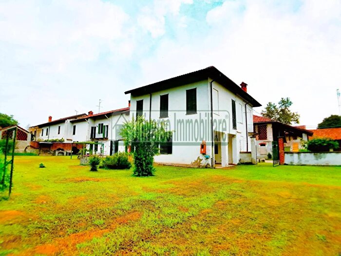 Casa con 20 locali in vendita in Via GuasconaMilano, Milano