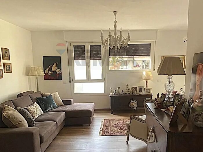 Appartamento con 6 locali in vendita in Massa