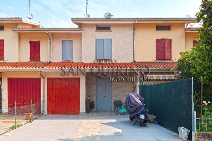 Casa trilocale in vendita in Via Parini, Novellara