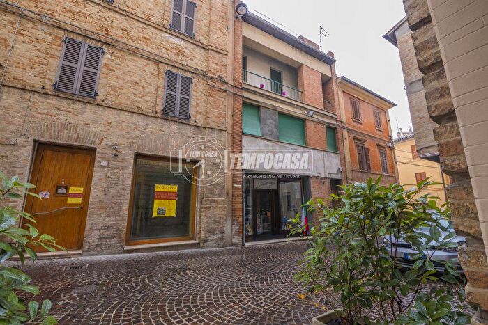 Casa con 10 locali in vendita in Corridonia