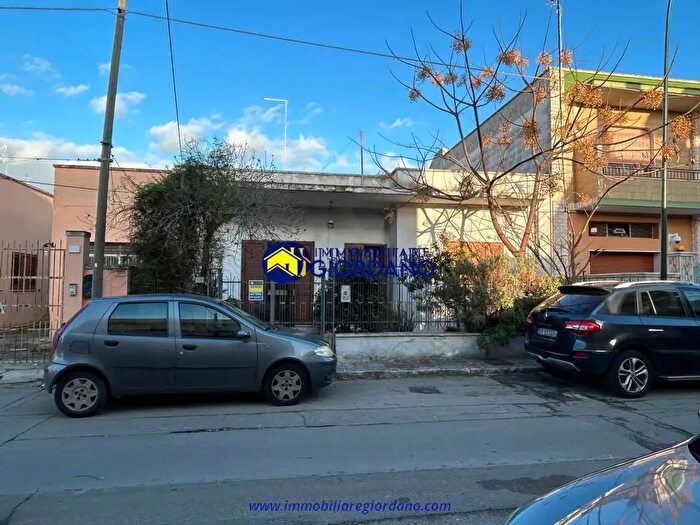 Casa con 8 locali in vendita in Via Risorgimento, Squinzano