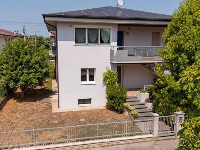 Casa quadrilocale in vendita in Viale del Bersagliere, Zimella