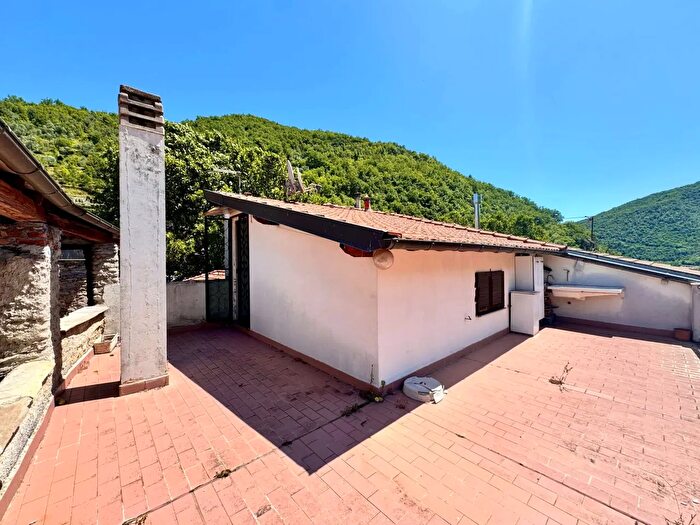 Casa con 10 locali in vendita in Via De Filippi, Pieve Di Teco