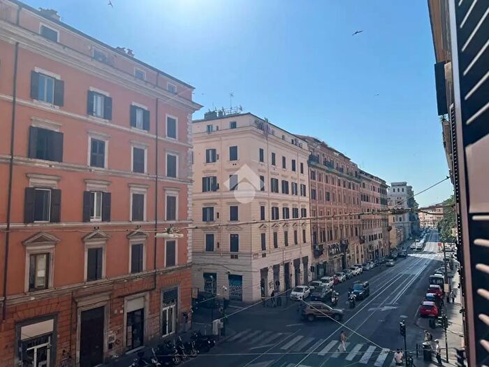 Appartamento bilocale in vendita in Via Napoleone III, Roma