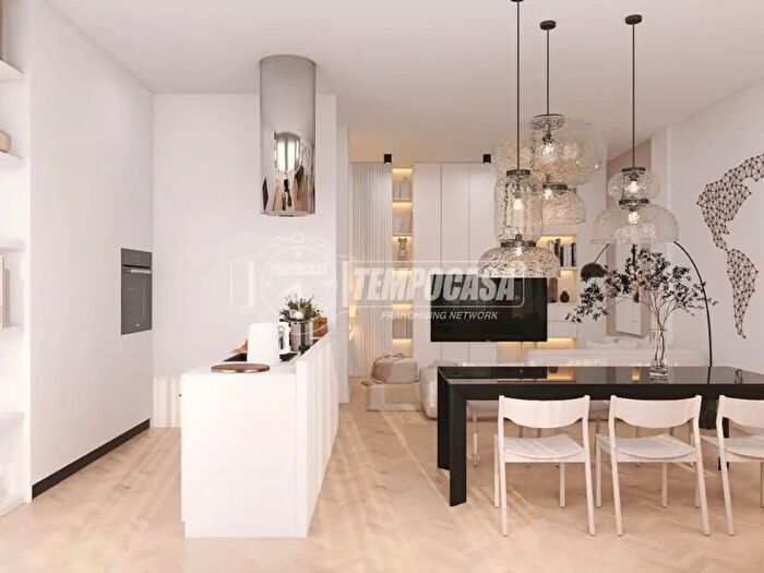 Appartamento quadrilocale in vendita in Via Vittorio Veneto, Arona