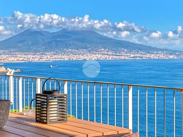 Appartamento con 6 locali in vendita in Via Catullo, Posillipo, Napoli