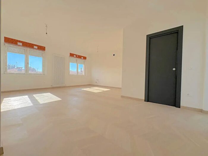 Appartamento quadrilocale in vendita in Via Feletto, Udine