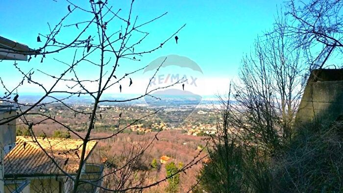Appartamento quadrilocale in vendita in Via Roma, Rocca Di Papa