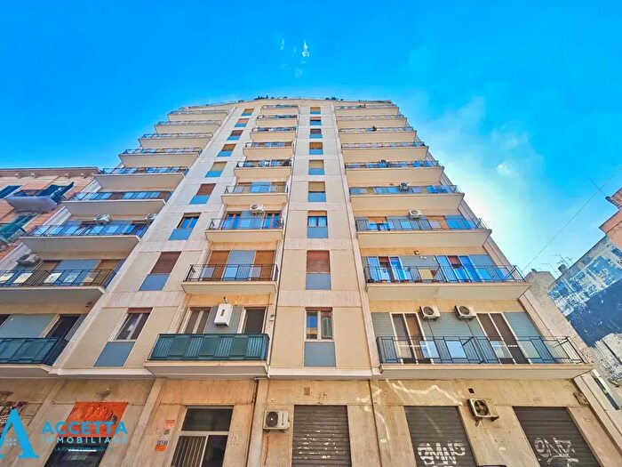 Appartamento con 5 locali in vendita in Via F Crispi, Taranto