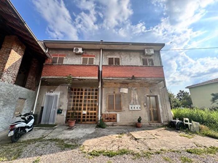 Casa con 6 locali in vendita in Via Galeazzo Visconti, Vanzaghello