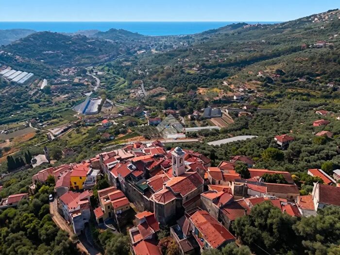 Appartamento bilocale in vendita in Via Monsignor Vincenzo Bracco, Imperia