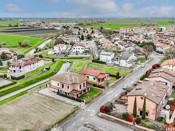 Casa con 6 locali in vendita in Via Pertini, Tresignana