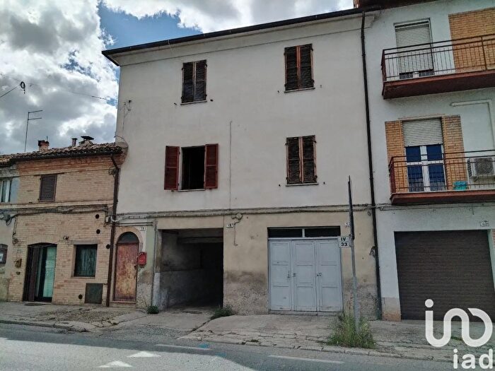 Appartamento con 6 locali in vendita in Localitãampnbsp Pluvio Elvio Pertinace, Macerata