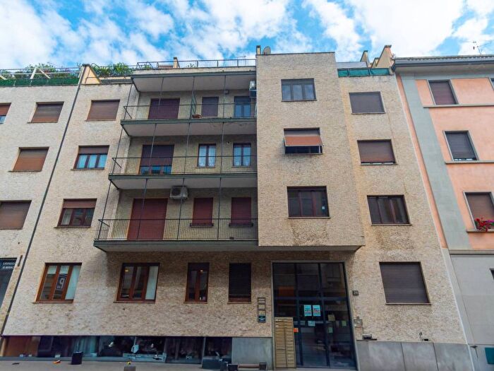 Appartamento quadrilocale in affitto in Via Niccolò Copernico, Centrale, Milano