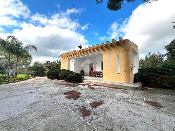 Casa bilocale in vendita in Strada Statale Appia, Mesagne