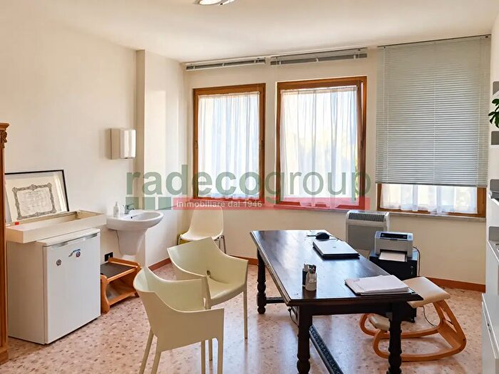 Appartamento trilocale in vendita in Via Baciocchi, Livorno