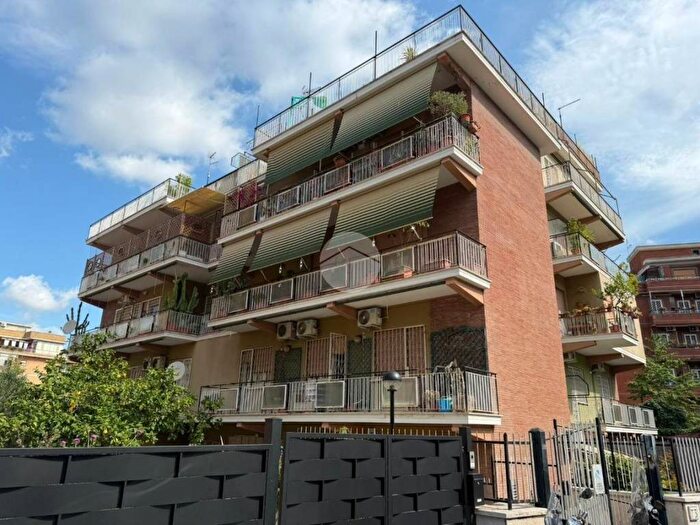 Casa trilocale in affitto in Via Emma Carelli, Battistini Primavalle, Roma