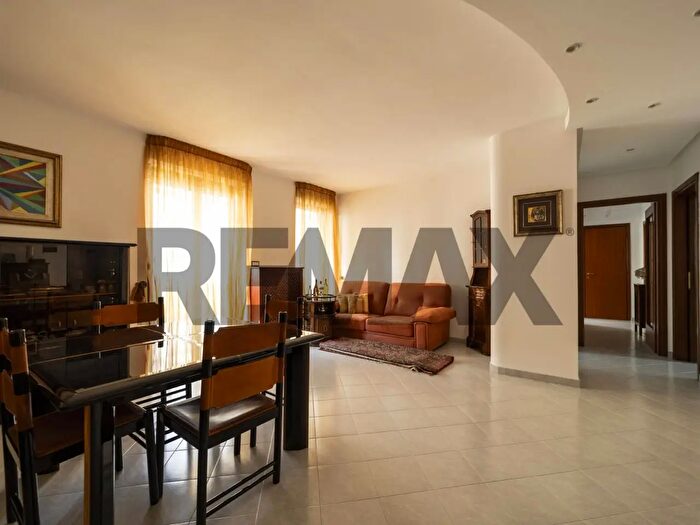Appartamento trilocale in vendita in Via Giacomo Giacobelli, Bari