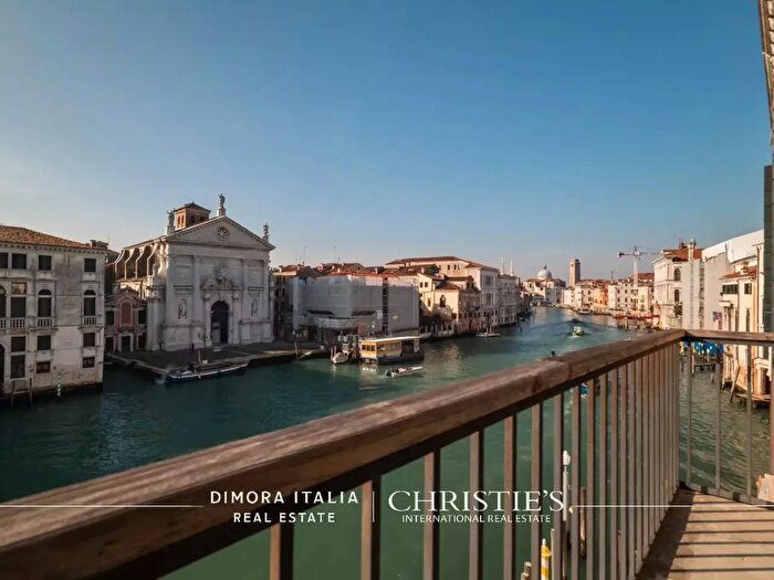 Appartamento con 12 locali in vendita in Venezia