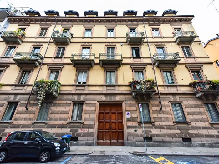 Appartamento trilocale in vendita in Via San Secondo, Torino