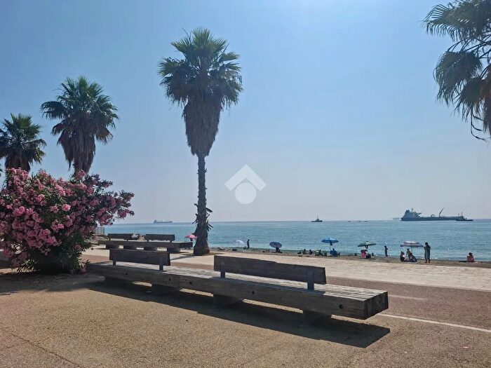 Appartamento quadrilocale in vendita in Via Nizza, Savona