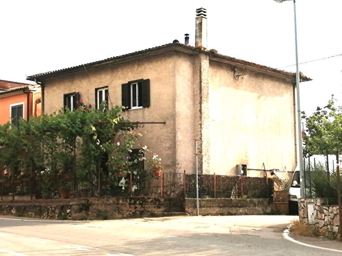 Casa con 5 locali in vendita in Via Bassiano, Sezze
